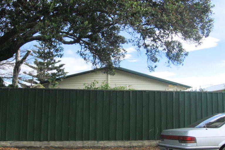 Photo of property in 16 Selwyn Road, Hospital Hill, Napier, 4110