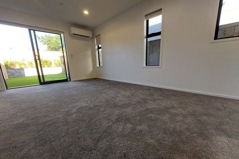 Photo of property in 4/10 Fathom Place, Te Atatu Peninsula, Auckland, 0610
