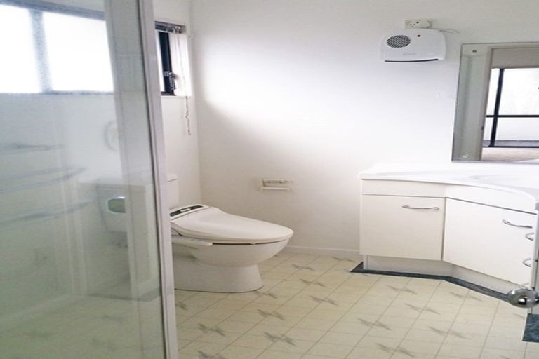 Photo of property in 2/25 Walter Street, Hauraki, Auckland, 0622