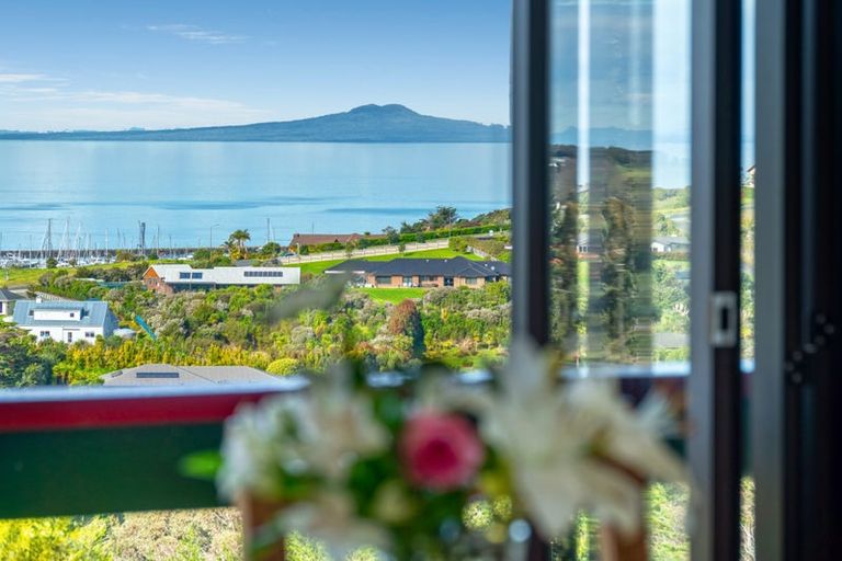 Photo of property in 8 Clayden Drive, Gulf Harbour, Whangaparaoa, 0930