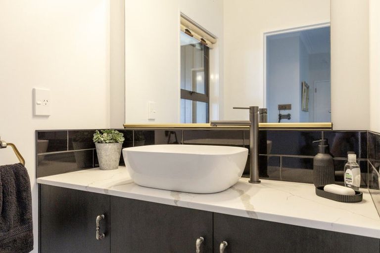 Photo of property in 62 Harvey Street, Waipahihi, Taupo, 3330