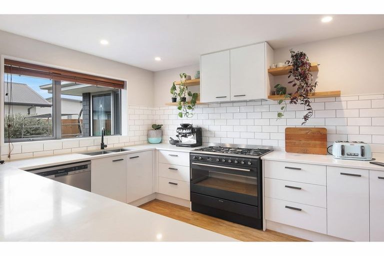 Photo of property in 8 Polish Settlers Place, Marshland, Christchurch, 8083