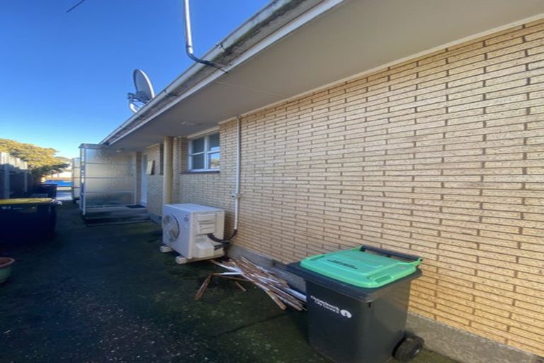 Photo of property in 2/26 Gladson Avenue, Sockburn, Christchurch, 8042