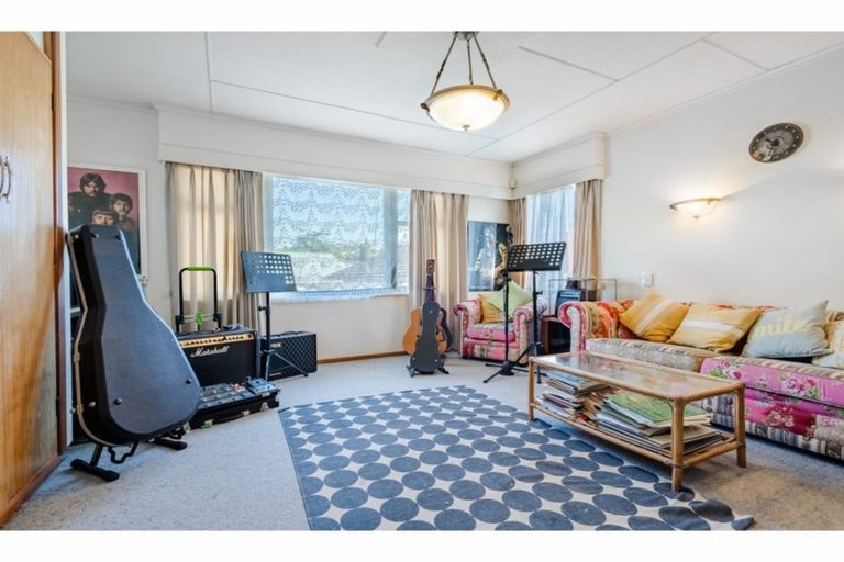 Photo of property in 16 Tomo Street, New Lynn, Auckland, 0600