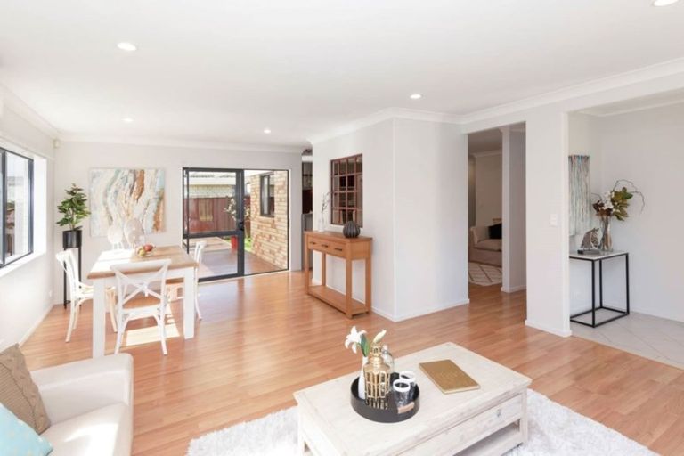 Photo of property in 52 Baverstock Road, Flat Bush, Auckland, 2016