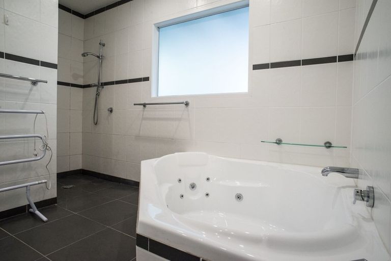 Photo of property in 58 Prince Regent Drive, Half Moon Bay, Auckland, 2012