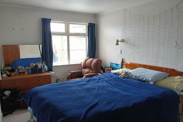 Photo of property in 16 Aranoni Street, Island Bay, Wellington, 6023