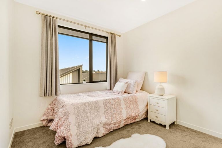 Photo of property in 72 Te Oneroa Way, Long Bay, Auckland, 0630