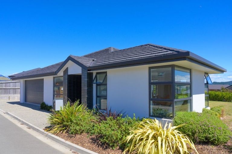 Photo of property in 43 Katania Heights, Brightwater, 7022