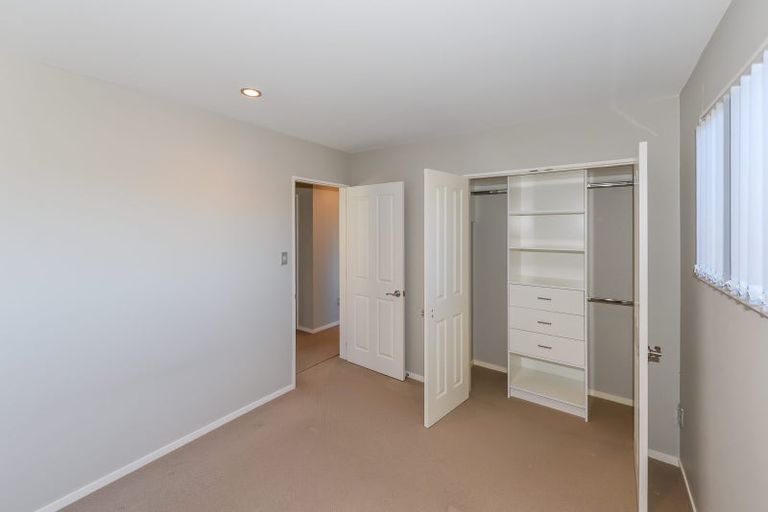Photo of property in 76 Medallion Drive, Oteha, Auckland, 0632