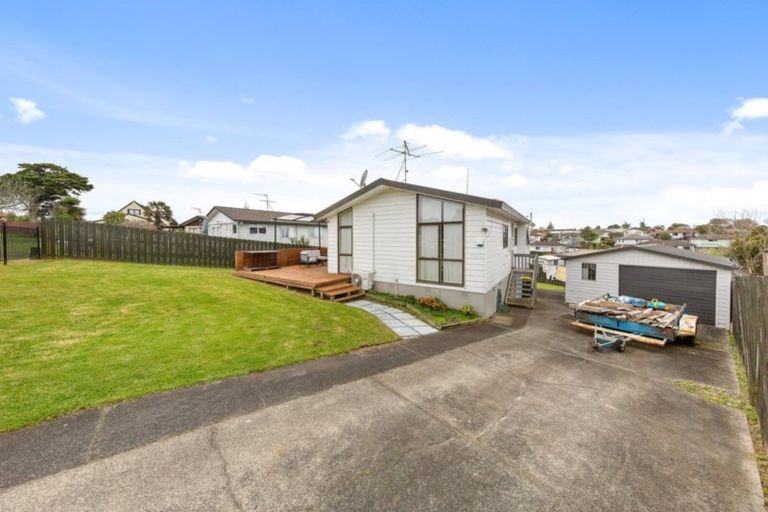 Photo of property in 71 Etherton Drive, Weymouth, Auckland, 2103
