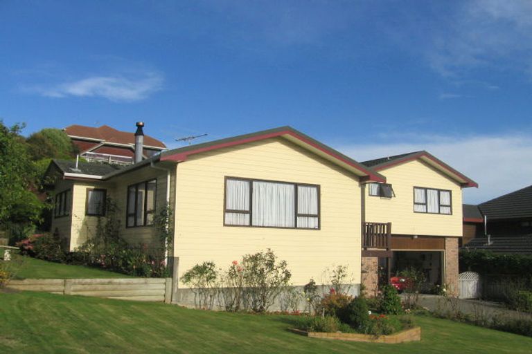 Photo of property in 16 Kinnel Grove, Papakowhai, Porirua, 5024