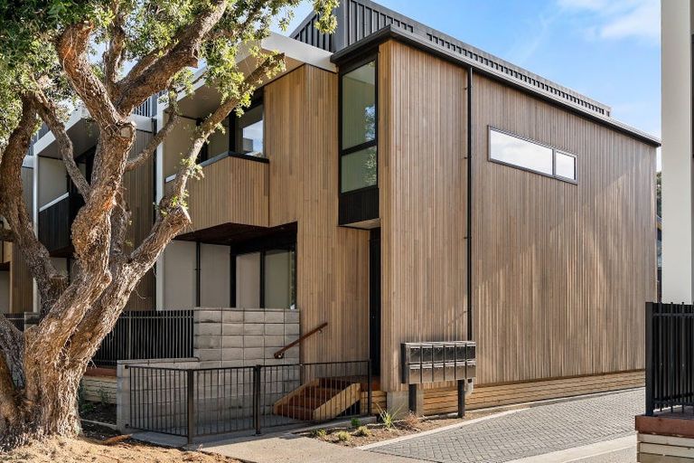 Photo of property in 3/152 The Parade, Island Bay, Wellington, 6023