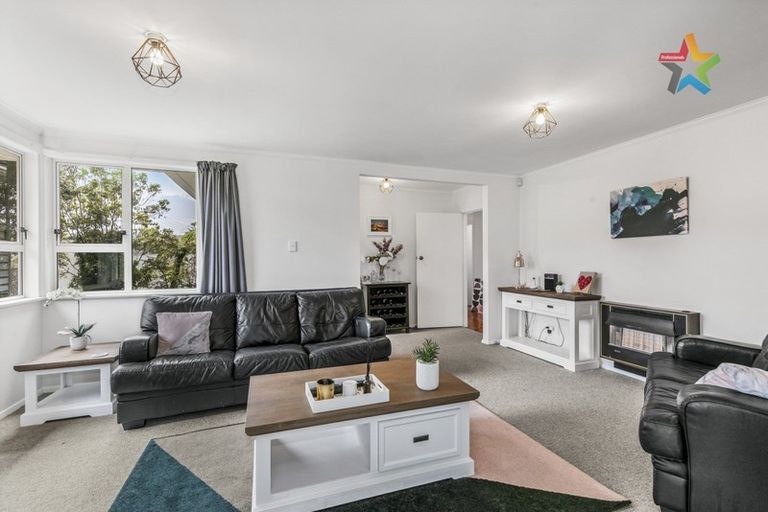 Photo of property in 353 Stokes Valley Road, Stokes Valley, Lower Hutt, 5019