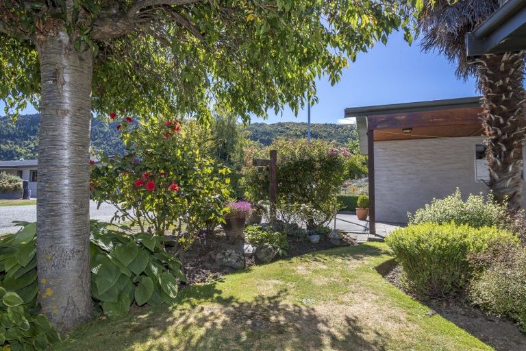 Photo of property in 17 Inverness Crescent, Arrowtown, 9302