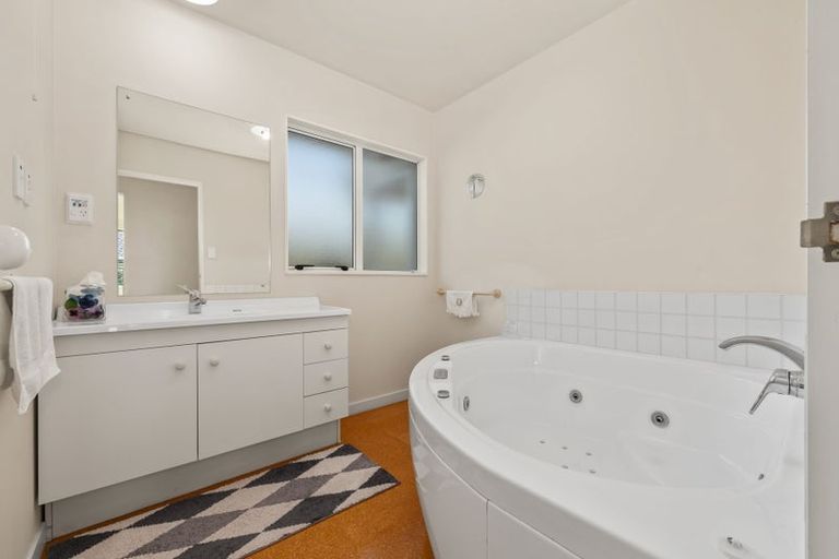 Photo of property in 51 Ngarara Road, Waikanae, 5036