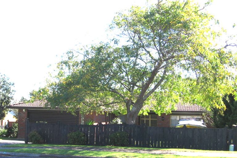 Photo of property in 122 Hutchinsons Road, Bucklands Beach, Auckland, 2014