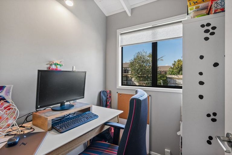 Photo of property in 76 Torkar Road, Clarks Beach, 2122