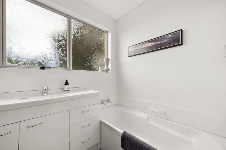 Photo of property in 28 Estuary Crescent, Fairfield, Dunedin, 9018