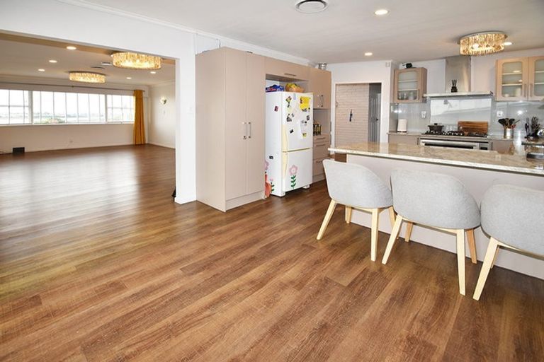 Photo of property in 26 Jaemont Avenue, Te Atatu South, Auckland, 0610