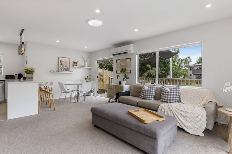 Photo of property in 2/58 Botany Road, Botany Downs, Auckland, 2010