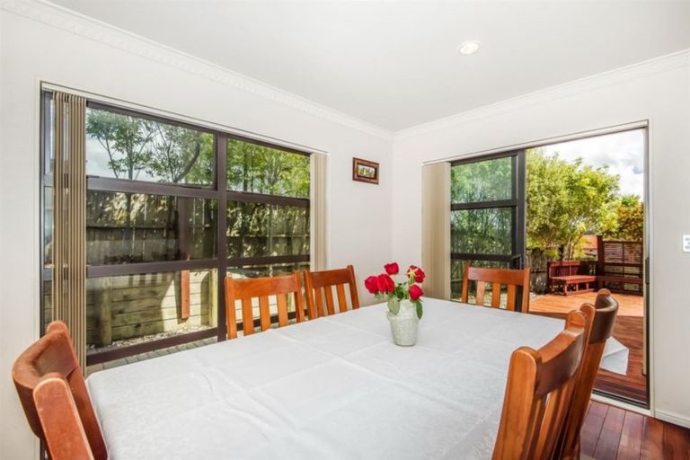 Photo of property in 52 Scarlet Oak Drive, Schnapper Rock, Auckland, 0632