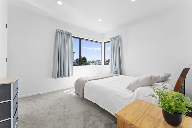 Photo of property in 74b Bradbury Road, Botany Downs, Auckland, 2010