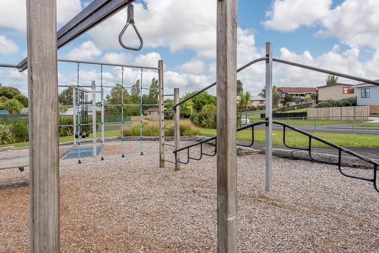 Photo of property in 4/26 Midgley Road, West Harbour, Auckland, 0618