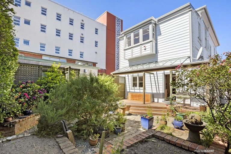 Photo of property in 11 Guildford Terrace, Thorndon, Wellington, 6011