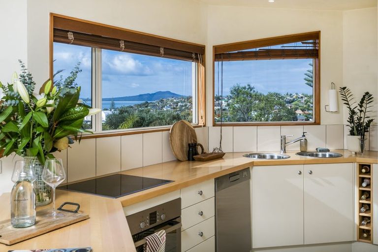 Photo of property in 1/25 Hythe Terrace, Mairangi Bay, Auckland, 0630