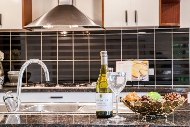 Photo of property in 29 Sapperton Drive, Henderson, Auckland, 0612