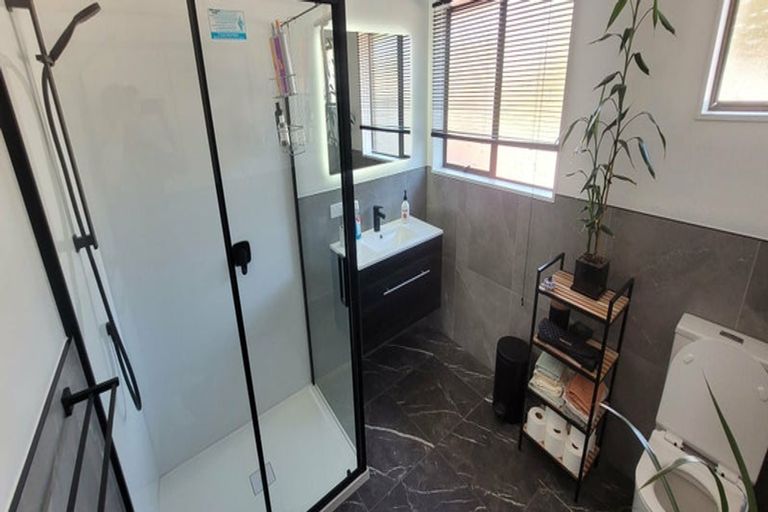 Photo of property in 2 Goldie Place, Waikanae Beach, Waikanae, 5036