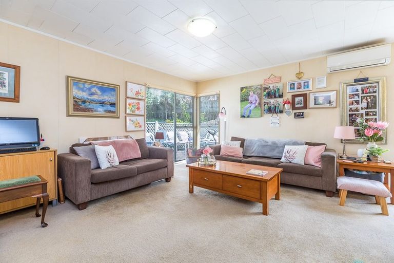 Photo of property in 36 Lavery Place, Sunnynook, Auckland, 0632