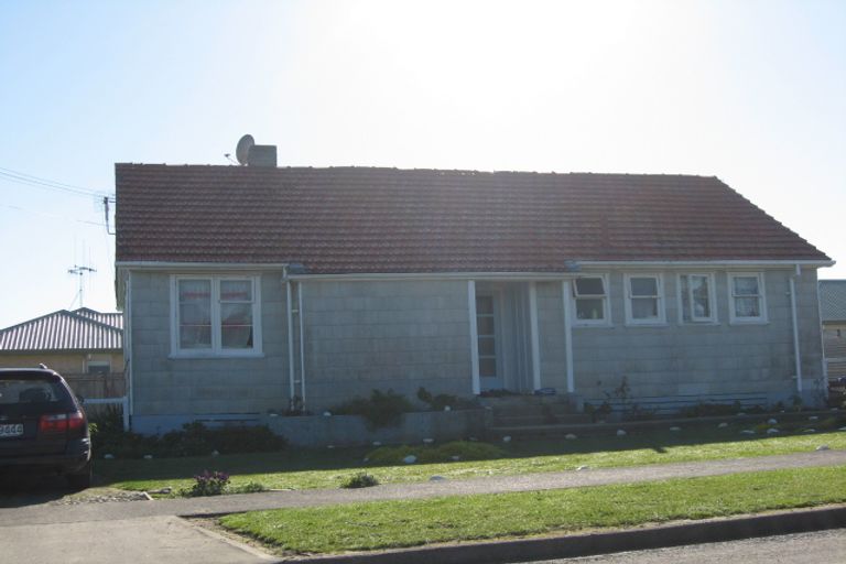 Photo of property in 51 Goldsmith Crescent, Levin, 5510