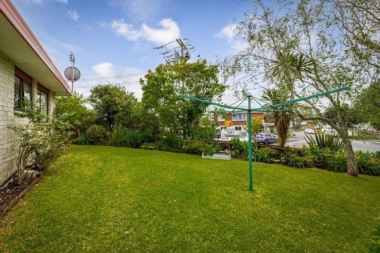 Photo of property in 1/60 Nikau Street, New Lynn, Auckland, 0600