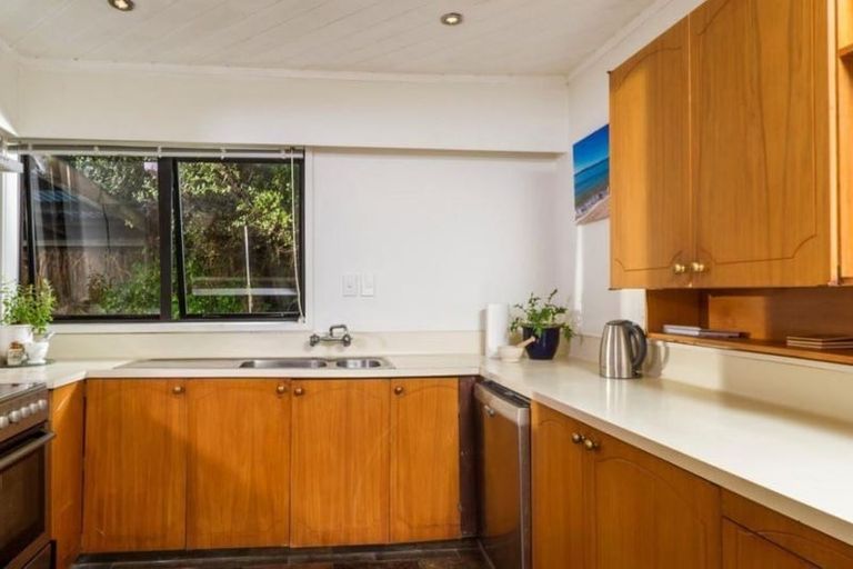 Photo of property in 3 Beulah Avenue, Rothesay Bay, Auckland, 0630