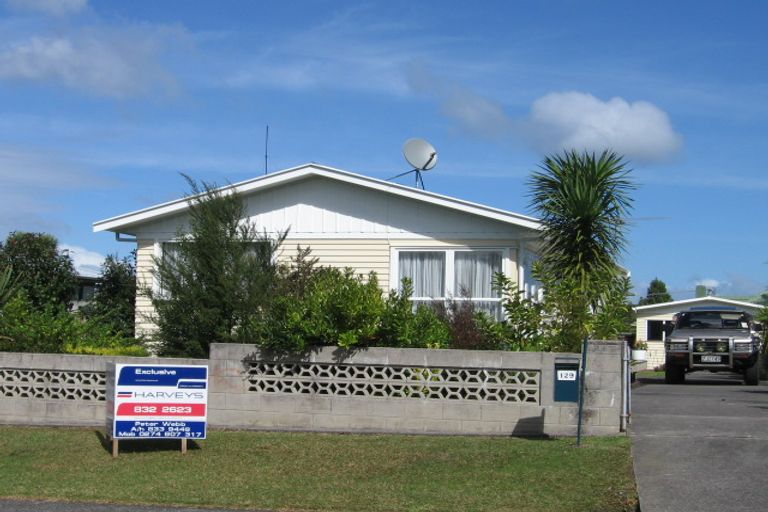 Photo of property in 129 Riverpark Crescent, Henderson, Auckland, 0610