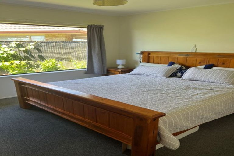 Photo of property in 13 Earnslaw Crescent, Clover Park, Auckland, 2019