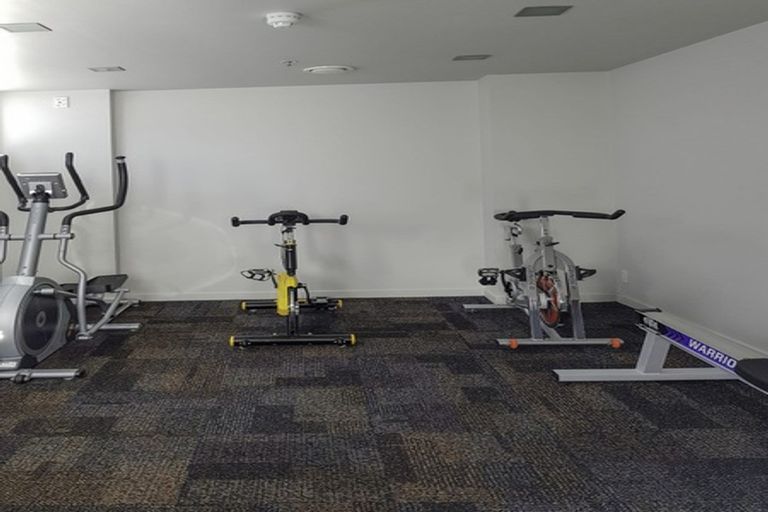 Photo of property in Montreaux Apartments, 5a/164 The Terrace, Wellington Central, Wellington, 6011