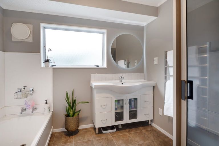 Photo of property in 11 Tulsa Grove, Totara Park, Upper Hutt, 5018