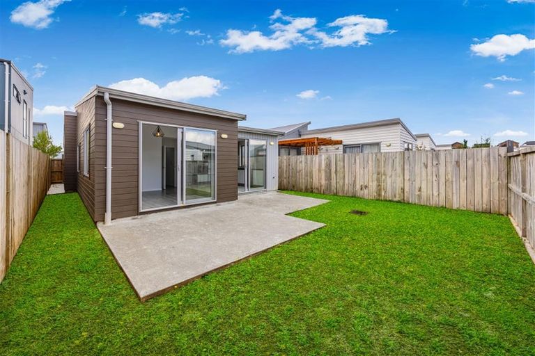 Photo of property in 25 Clayden Shuttleworth Street, Papakura, 2110