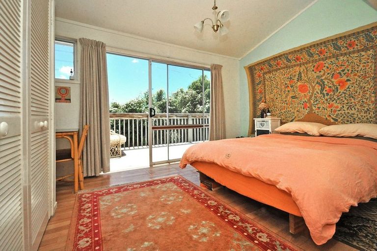 Photo of property in 2/390 Glenfield Road, Glenfield, Auckland, 0629