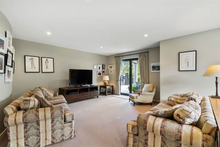 Photo of property in 2 Hogarth Lane, Burnside, Christchurch, 8053