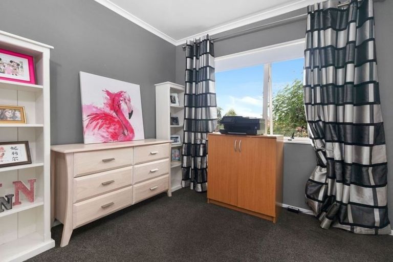 Photo of property in 20 Kate Sheppard Avenue, Torbay, Auckland, 0630