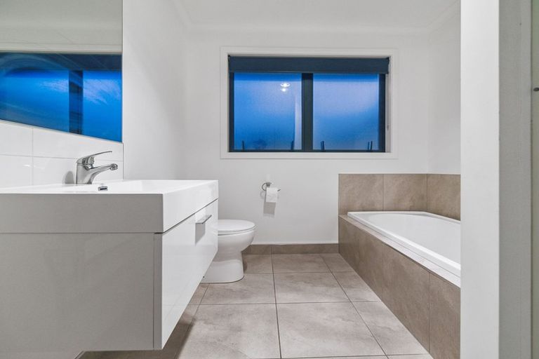 Photo of property in 2/12 Onukutara Place, Huntington, Hamilton, 3281