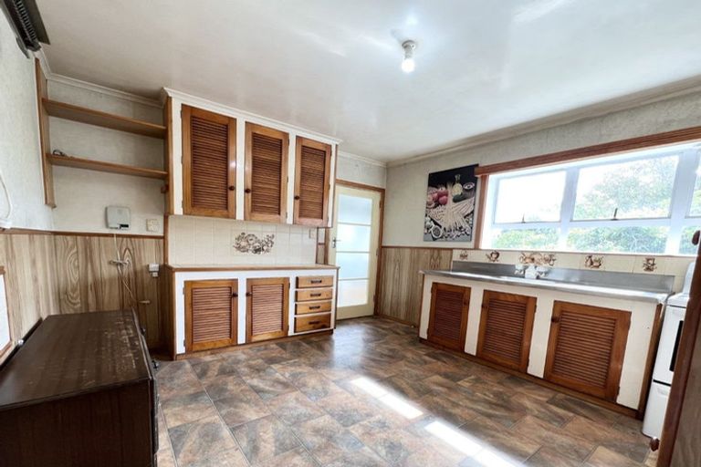 Photo of property in 25 Kaipatiki Road, Glenfield, Auckland, 0629