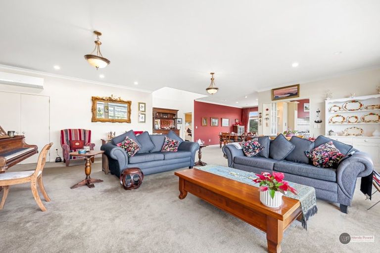 Photo of property in 11c Saint Johns Way, Normandale, Lower Hutt, 5010