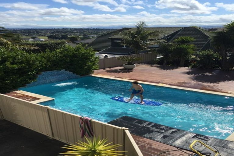 Photo of property in 95 Bradbury Road, Botany Downs, Auckland, 2010