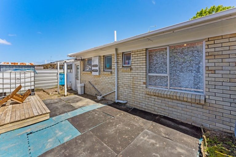 Photo of property in 1/4046 Great North Road, Glen Eden, Auckland, 0602