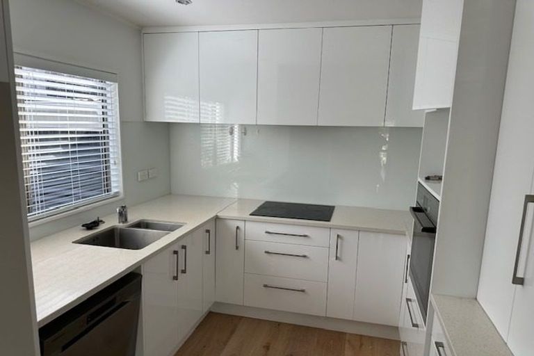 Photo of property in 1/10 Newstead Avenue, Browns Bay, Auckland, 0632